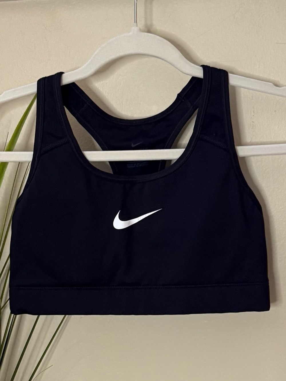 Nike Swoosh Black White Sports Bra Size Medium Removable Pads